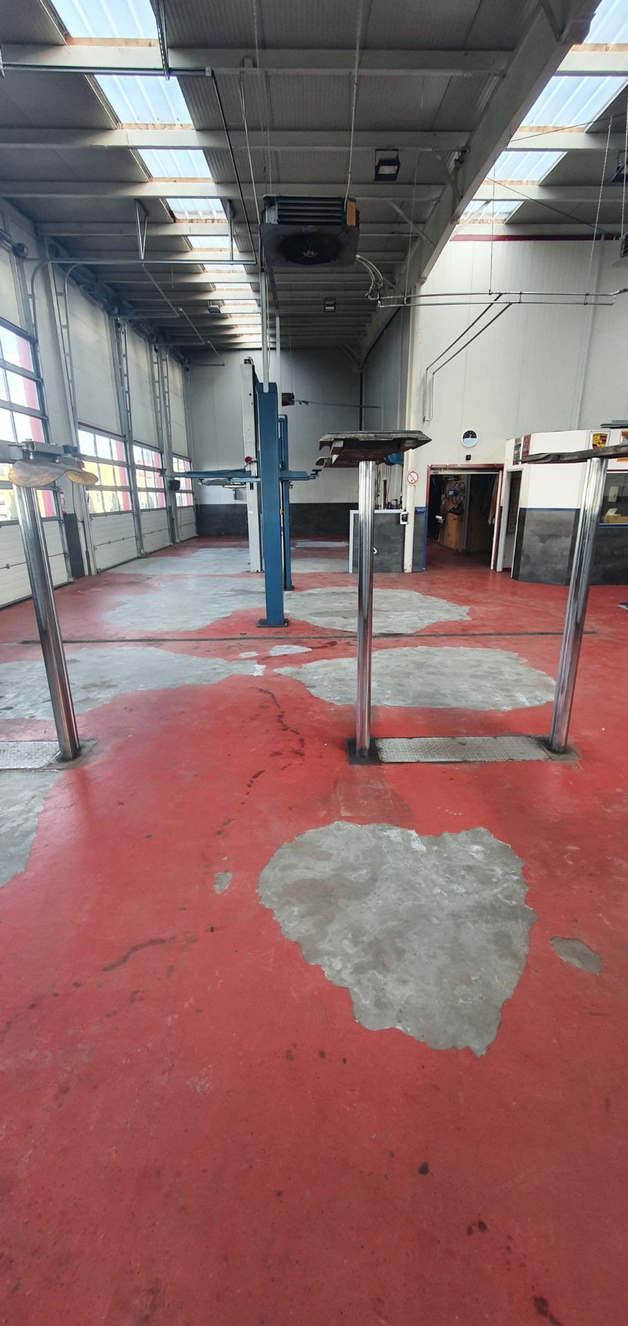 Autohaus Reiter Judenburg vor der Polyurea Bodenbeschichtung